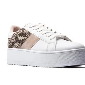 Qupid snake block sole sneaker